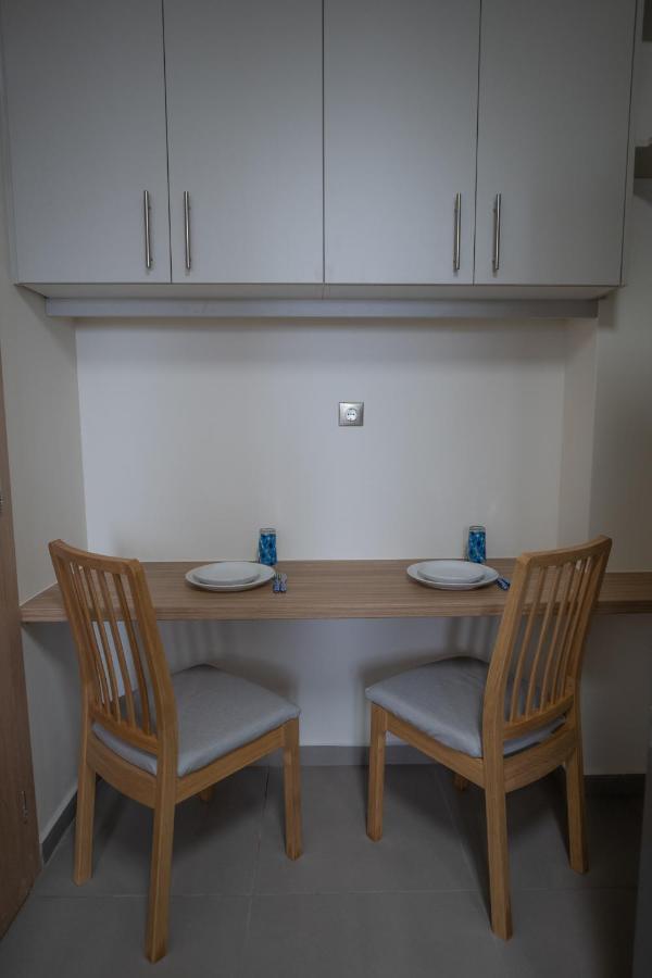 Max Blue Apartment, A Stay Like No Other 比雷埃夫斯 外观 照片