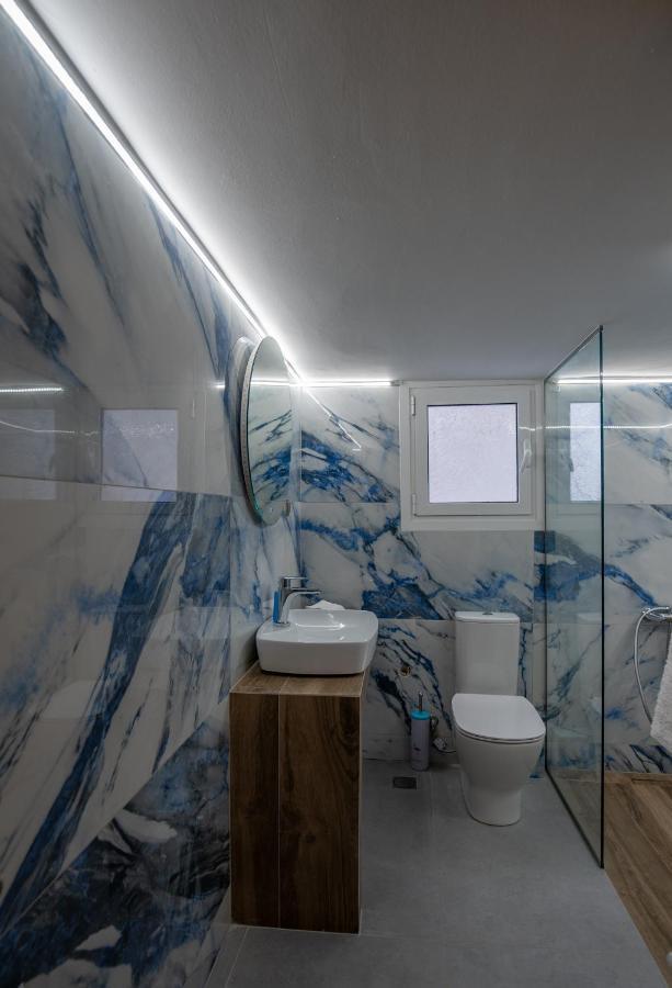 Max Blue Apartment, A Stay Like No Other 比雷埃夫斯 外观 照片